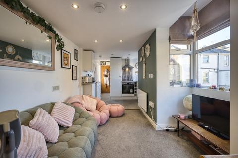 2 bedroom flat for sale, Hardres Street, Ramsgate, Kent, CT11