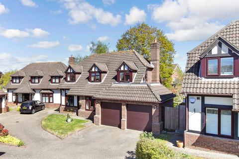 4 bedroom detached house for sale, Turners Court, Sevenoaks TN15