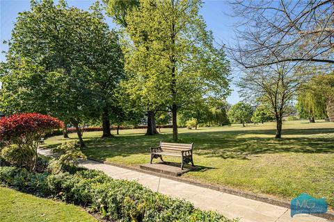 2 bedroom apartment for sale, Princess Park Manor, Royal Drive, Friern Barnet, London, N11