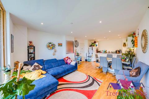 3 bedroom flat for sale, St. Marks Square, Bromley BR2