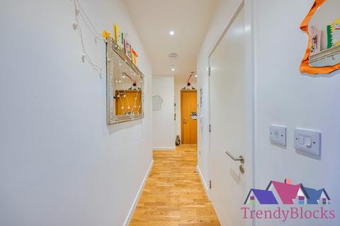 3 bedroom flat for sale, St. Marks Square, Bromley BR2