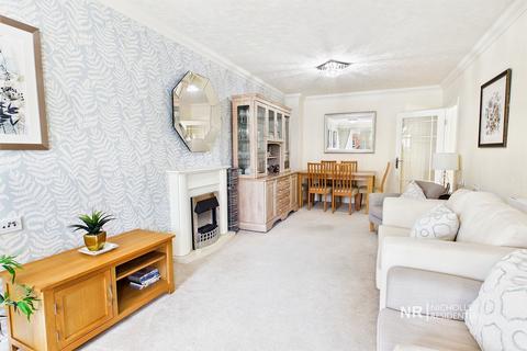 2 bedroom flat for sale, Leatherhead KT22