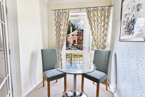 2 bedroom flat for sale, Leatherhead KT22