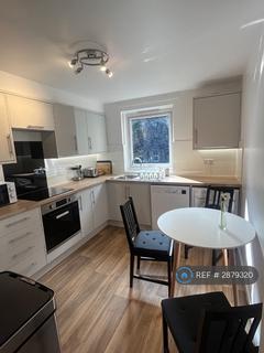 1 bedroom in a flat share to rent, Yeaman Place, Edinburgh, EH11