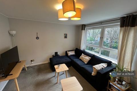 1 bedroom in a flat share to rent, Yeaman Place, Edinburgh, EH11