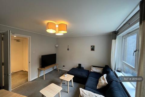 1 bedroom in a flat share to rent, Yeaman Place, Edinburgh, EH11