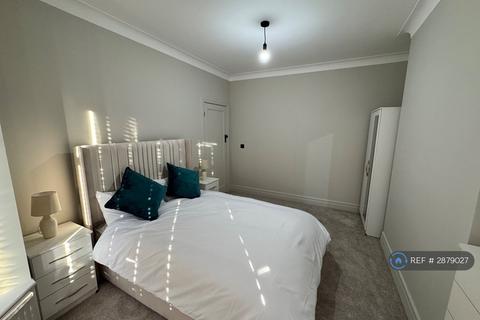 3 bedroom semi-detached house to rent, Woodville Crescent, Sunderland, SR4