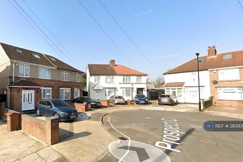 3 bedroom semi-detached house to rent, Prospect Close, Hounslow, TW3