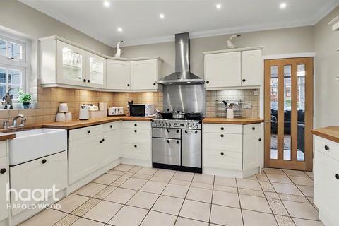 2 bedroom semi-detached bungalow for sale, Ingreway, Harold Park