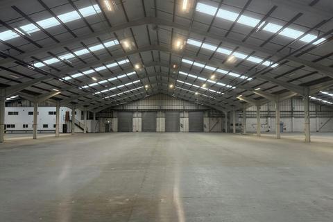 Warehouse to rent, Wellingborough Rd Rushden NN10 6BQ