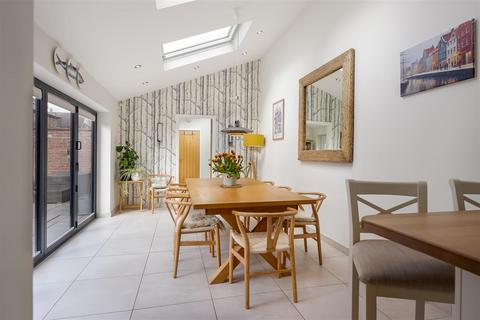 6 bedroom townhouse for sale, Uplands Road, Darlington