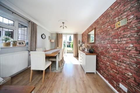 2 bedroom semi-detached house for sale, Roman Road, Luton
