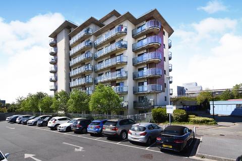 2 bedroom flat to rent, Charrington Court, Romford, RM1