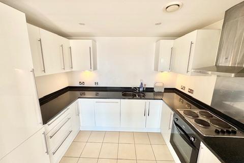 2 bedroom flat to rent, Charrington Court, Romford, RM1