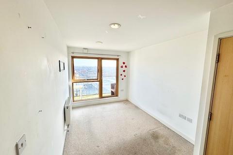 2 bedroom flat to rent, Charrington Court, Romford, RM1