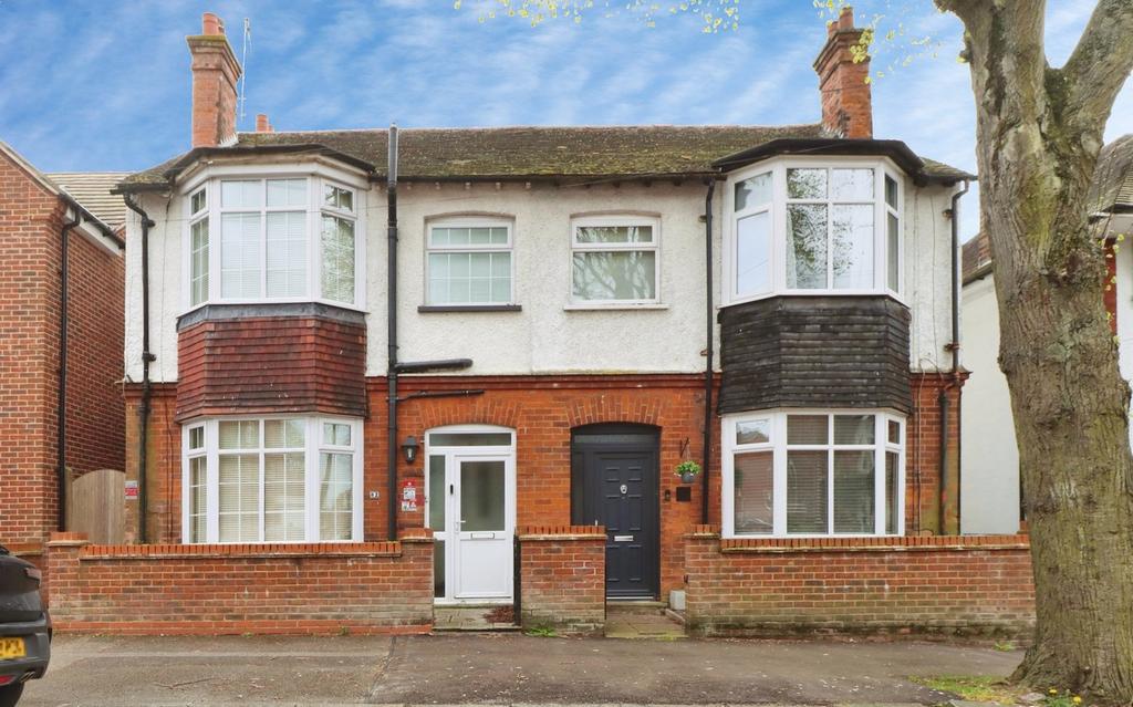Kingsley Avenue, Kettering NN16 4 bed semi-detached house for sale - £ ...