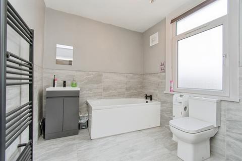 3 bedroom terraced house for sale, Cambridge Street, CASTLEFORD
