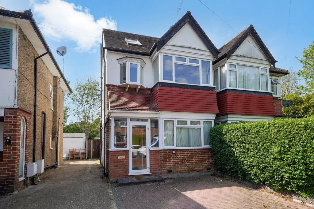 Detached house exterior, driveway