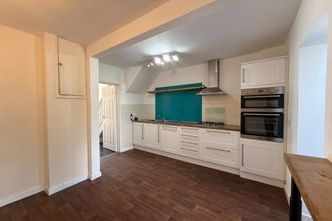 3 bedroom semi-detached house to rent, Roundshill, Kenilworth, CV8