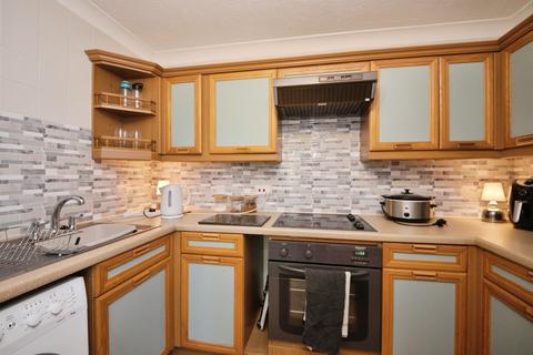 2 bedroom flat for sale, Turners Hill, Waltham Cross