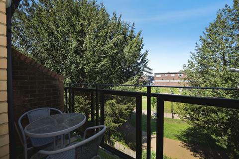 2 bedroom flat for sale, Turners Hill, Waltham Cross
