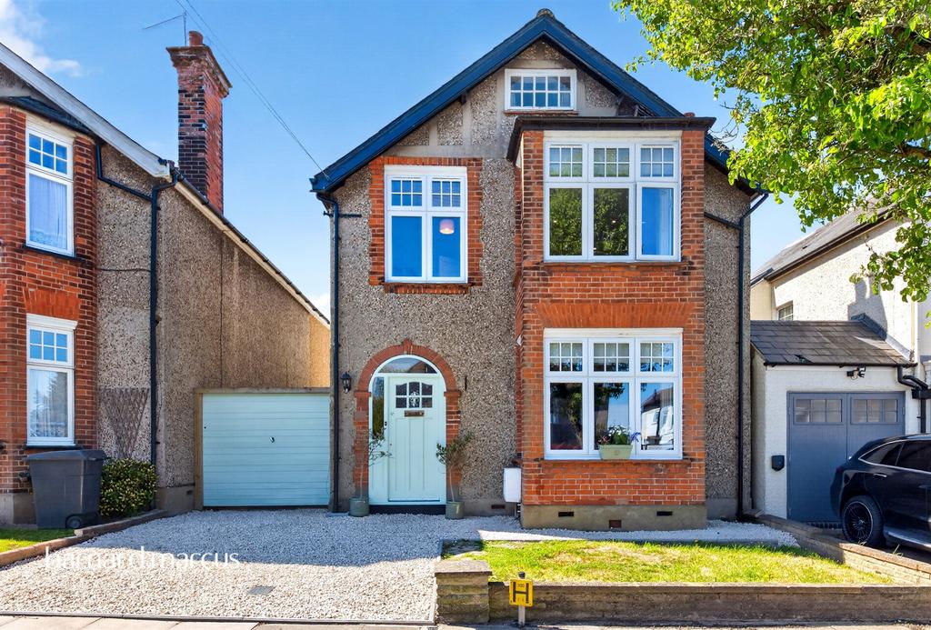 Detached house exterior, driveway, garage