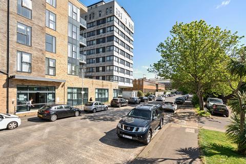 2 bed flat/apartment for rent in The Causeway, Worthing BN12