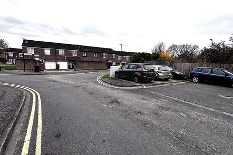 Land for sale, Garage at Amberley Road, Berkshire, SL2 2LR