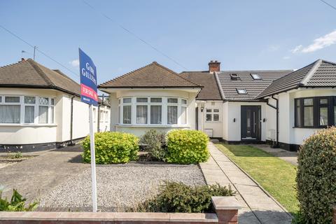 2 bedroom bungalow for sale, Pavilion Way, Ruislip