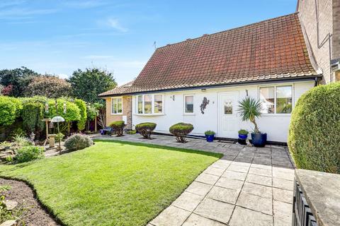 2 bedroom semi-detached bungalow for sale, Blackrod Close, Nottingham NG9