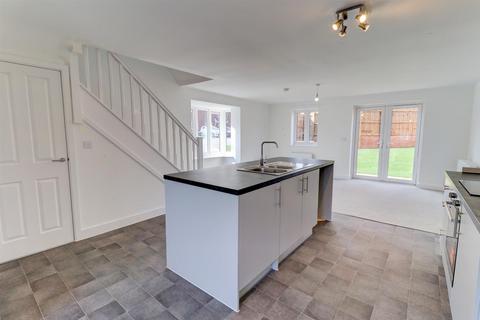 3 bedroom semi-detached house to rent, Broadgate, Kenilworth, CV8 2UR
