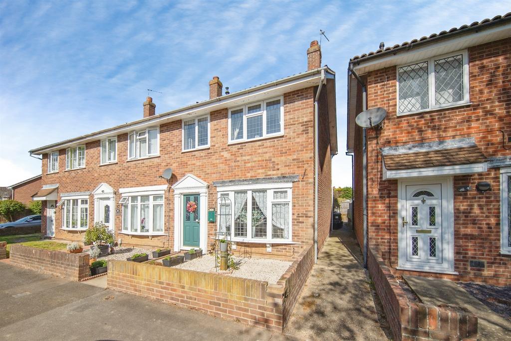 Twining Road, Colchester 3 bed end of terrace house for sale - £290,000