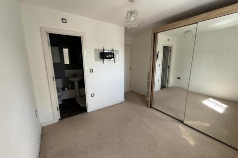 2 bedroom flat for sale, Eaton Avenue, Slough