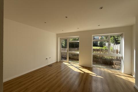 3 bedroom semi-detached house to rent, Seaton Place, Stourbridge, West Midlands, DY8