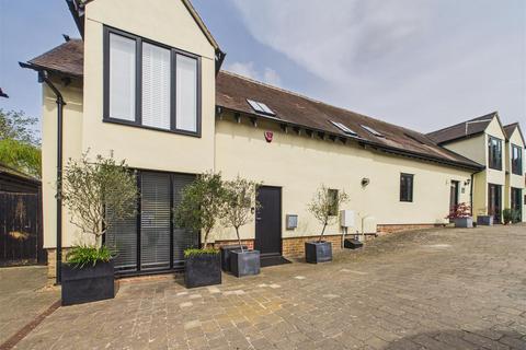3 bed house for rent in Weston Road, Stevenage SG1