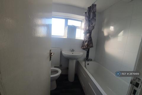 2 bedroom end of terrace house to rent, Cowick Road, London, SW17
