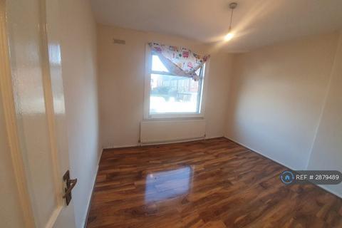 2 bedroom end of terrace house to rent, Cowick Road, London, SW17