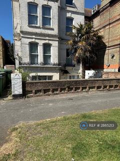 3 bed flat/apartment for rent in Earls Avenue, Folkestone, CT20