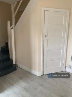 2 bedroom flat to rent, Romford, Romford, RM5