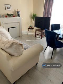 2 bedroom flat to rent, Romford, Romford, RM5