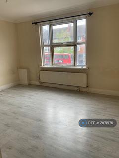 2 bedroom flat to rent, Romford, Romford, RM5
