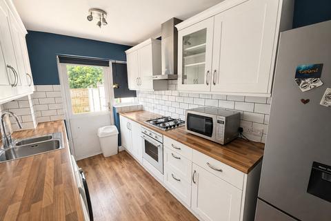 3 bedroom end of terrace house to rent, Broadacre, Staines-upon-Thames, TW18