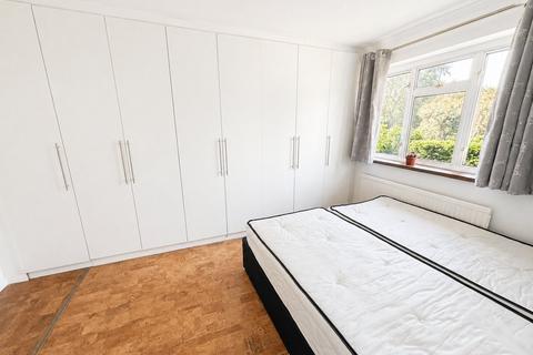 3 bedroom end of terrace house to rent, Broadacre, Staines-upon-Thames, TW18