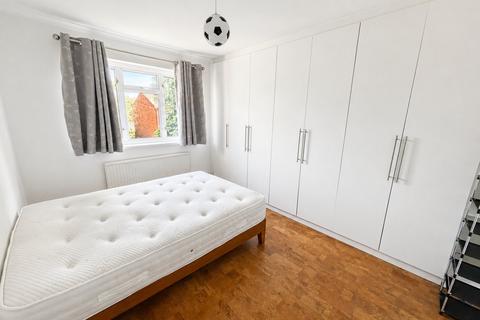 3 bedroom end of terrace house to rent, Broadacre, Staines-upon-Thames, TW18
