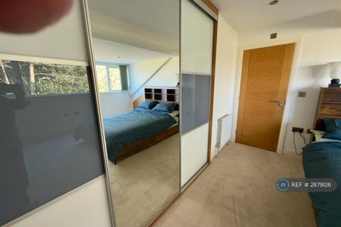 1 bedroom in a house share to rent, Castle View, Swansea, SA3
