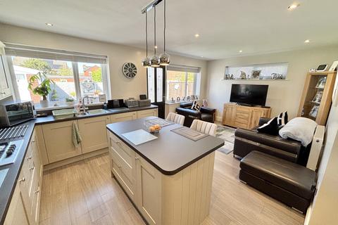 2 bedroom bungalow for sale, Wharfedale Avenue, Thornton FY5