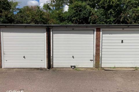 Garage to rent, Deventer Crescent, London SE22