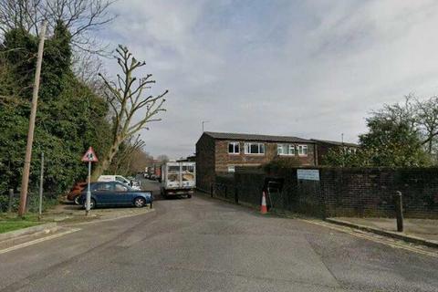 Garage to rent, Deventer Crescent, London SE22