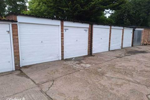 Garage to rent, Deventer Crescent, London SE22
