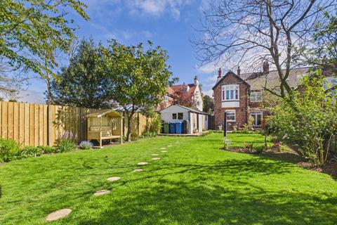 4 bedroom semi-detached house for sale, St Johns Road, Driffield, YO25 6RL